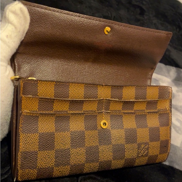 V.G.U.C Louis Vuitton Ebene Sarah Wallet, Does not SNAP‼️ - Picture 3 of 7